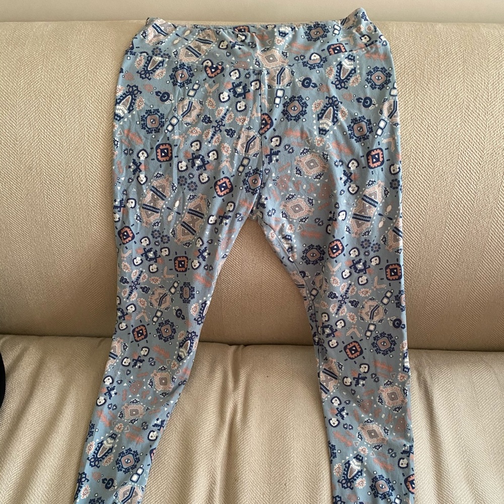 Lularoe talk and curvy leggings